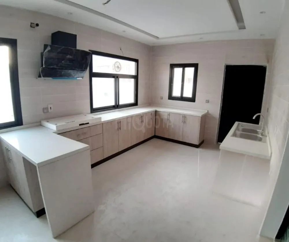 🏡 Corner Villa for Rent in Al Yasmeen – Prime Location & Modern Design 🏡 Situated on two streets | Elegant Finishing | Ideal for Large Families