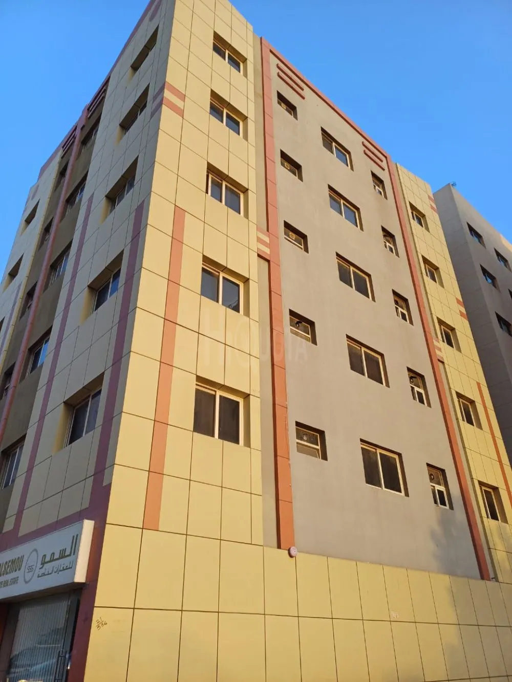 للبيع بناية في الشارقة ( منطقة المصلي )