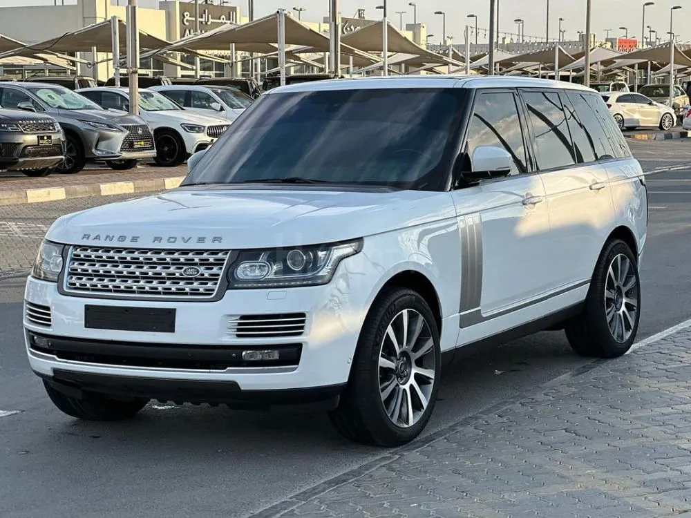 Land Rover Vogue 2015 SE Supercharged Color inside red number  The gearbox and engine were installed by the agency and the tires are new for sale on HiQuota