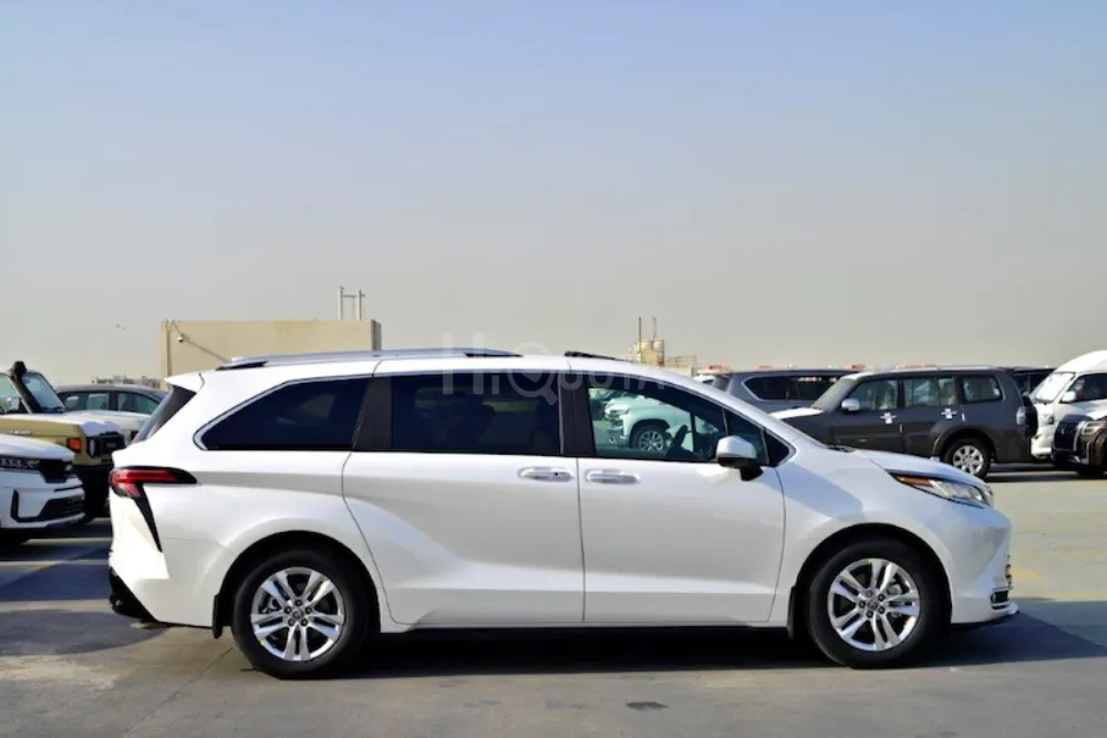 TOYOTA SIENNA LIMITED  2024 2.5L D-AWD-7-SEATER E-CVT for sale on HiQuota