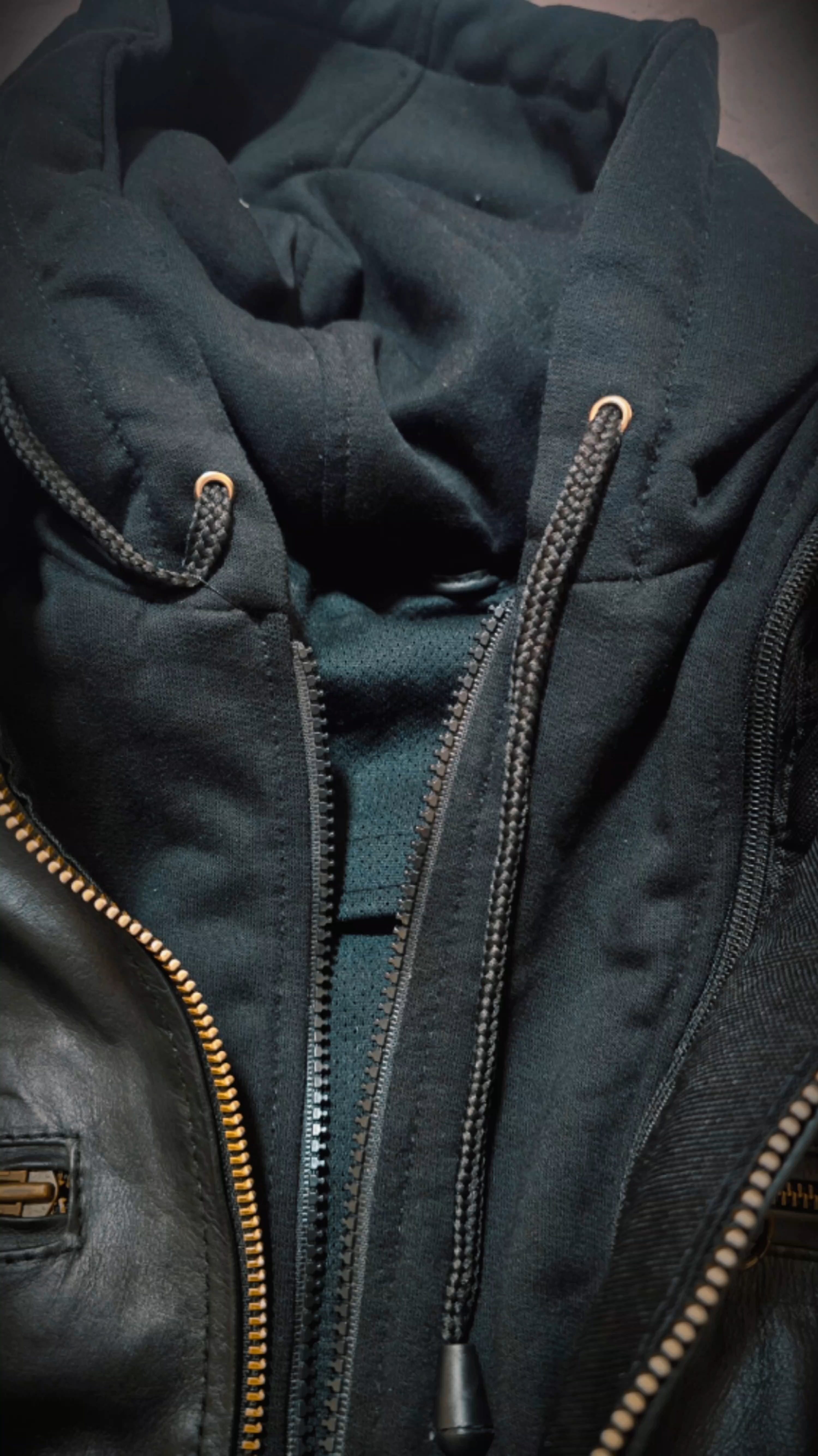 Hiquot Shots Short Video||جاكت جلد طييعي "بقري" removable hoodie hiquota.com