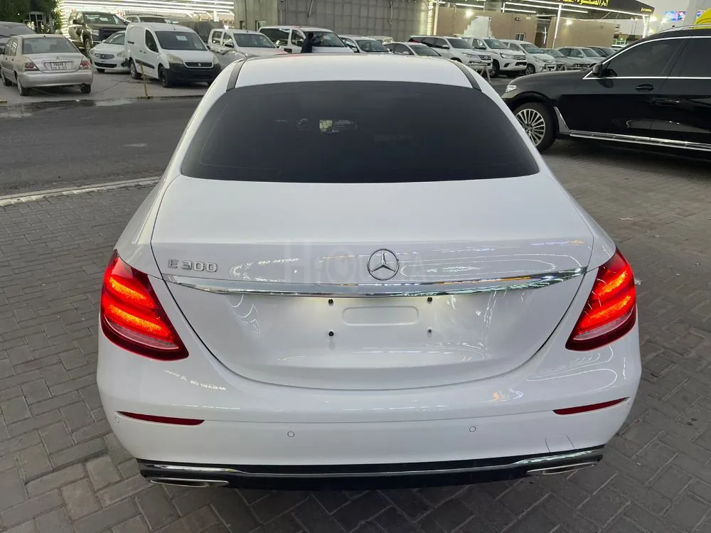 Mercedes-Benz E300 Std Mercedes Benz E 300 2019 Korea Specs for sale on HiQuota