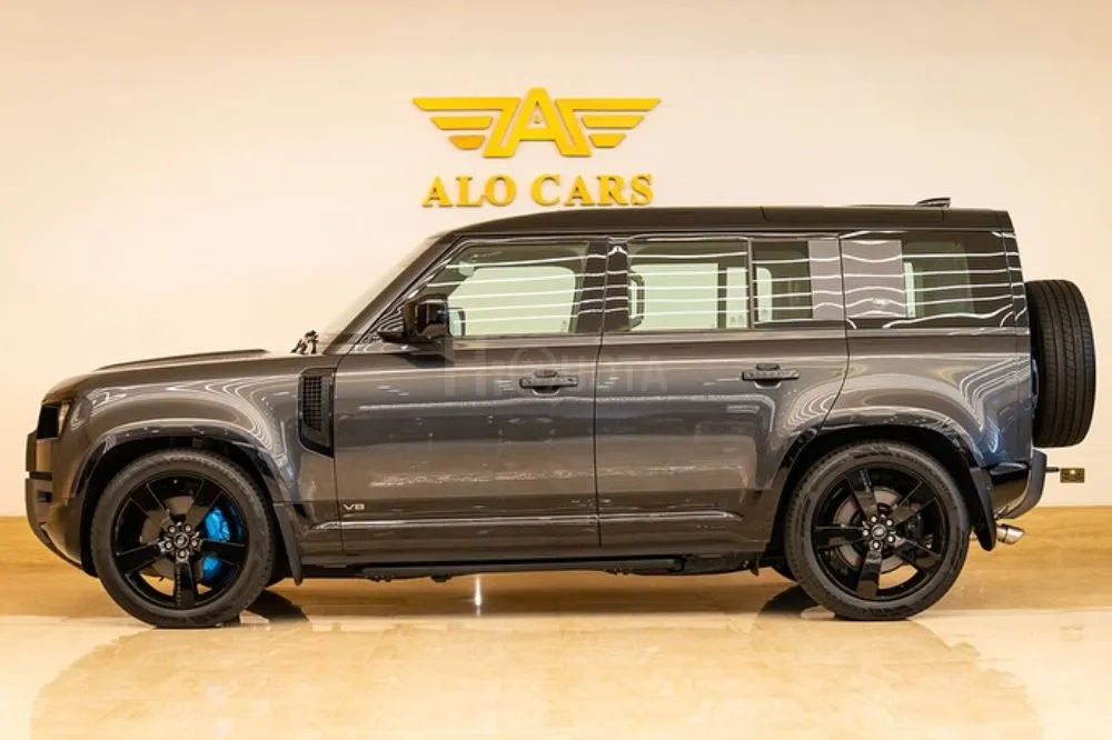 LAND ROVER DEFENDER 110 P525 V8 / 5 YEARS WARRANTY FROM AL TAYER / GCC SPECIFICATION Year:- 2022 for sale on HiQuota