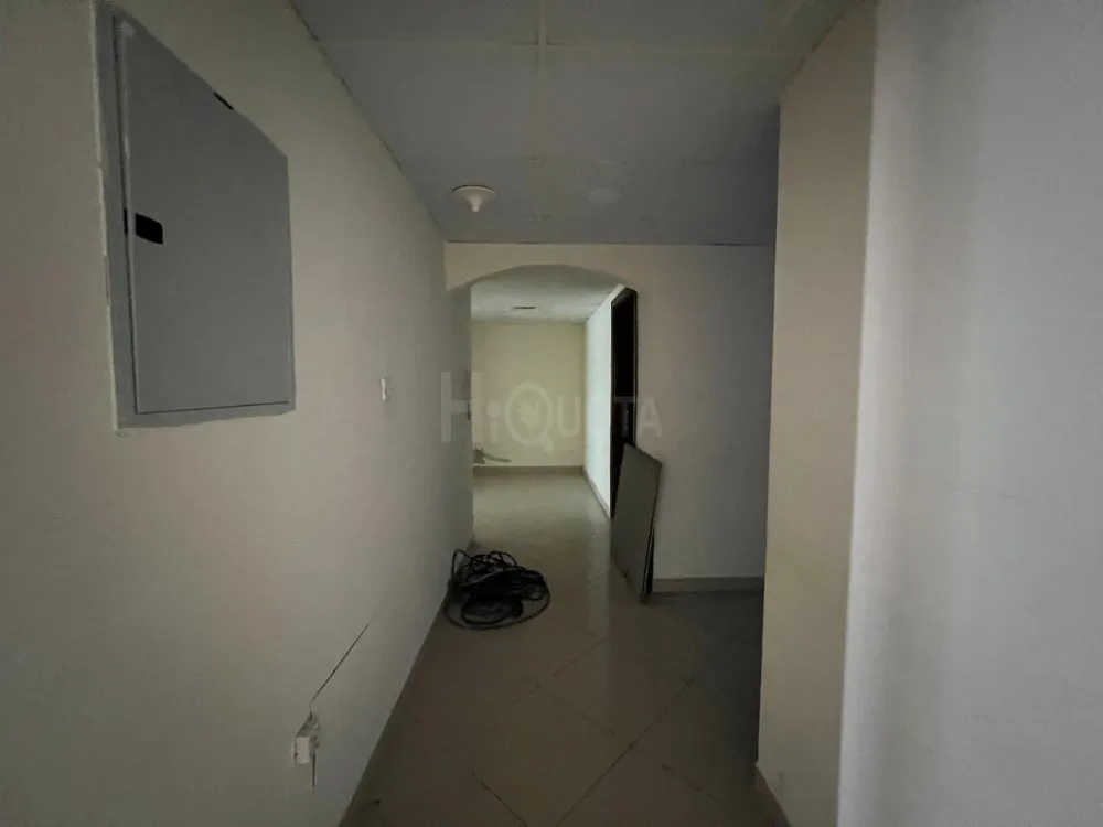 مسبح -جيم مجانى -بلكونة -غرفة مساعدة ماستر - غرف ماستر بالخزائن -مساحة واسعة - برج اول صف على البحيرة