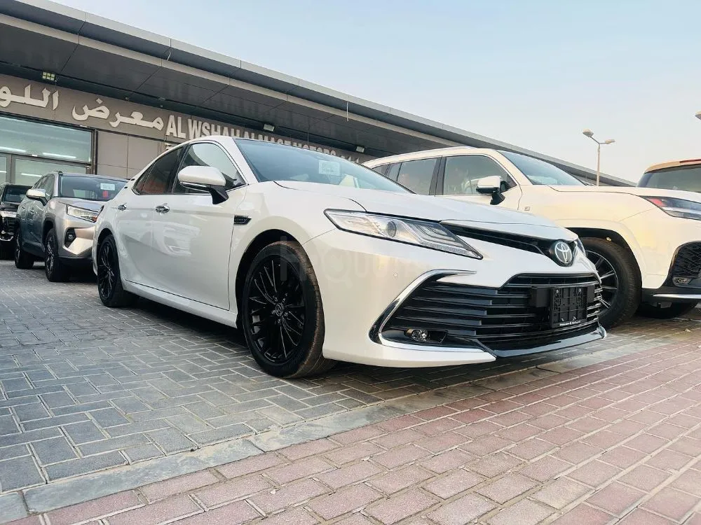 Toyota Camry Grand SE+  Model 2024  6 cylinder engine  3500 cc for sale on HiQuota