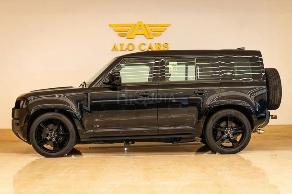 LAND ROVER DEFENDER 110 P525 V8 / 5 YEARS WARRANTY FROM AL TAYER / GCC SPECIFICATION Year:- 2023 for sale on HiQuota