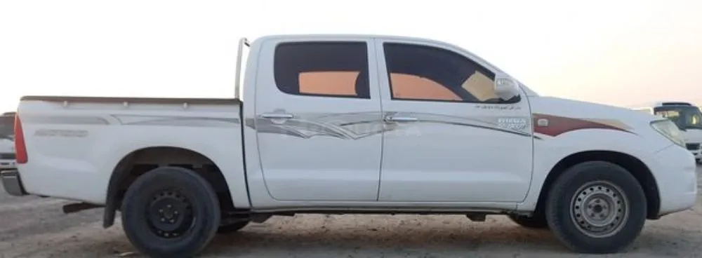 Toyota hilux petrol  model 2011..4x2   Gear manual window  automatic  For sale Contact number for sale on HiQuota