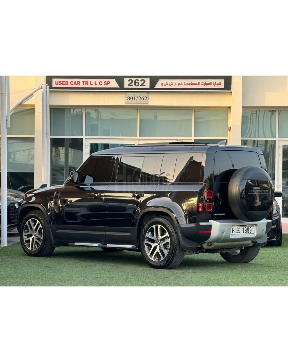 LAND ROVER DEFENDER SE P300 GCC 2023 Service history under warranty ( AL TAYRE ) Original paint zero accidents V4 Original paint