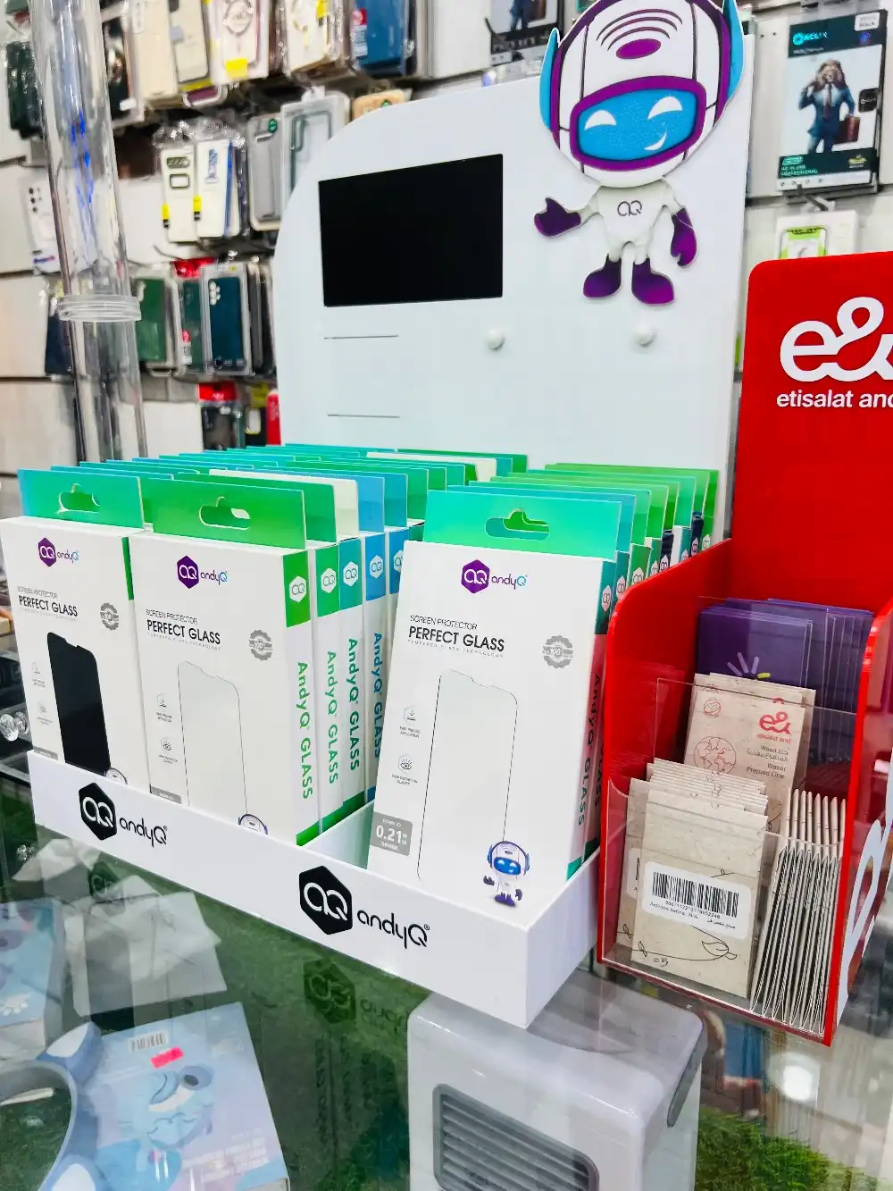 محل موبايلات و كمبيوتر مربح للبيع