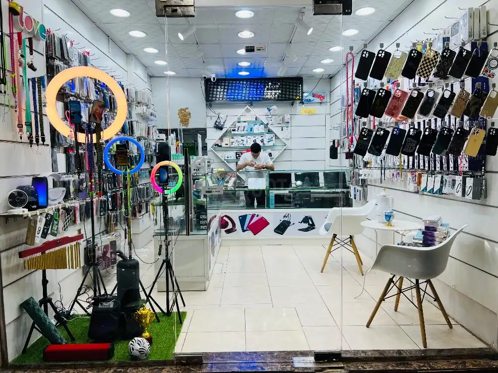 محل موبايلات و كمبيوتر مربح للبيع