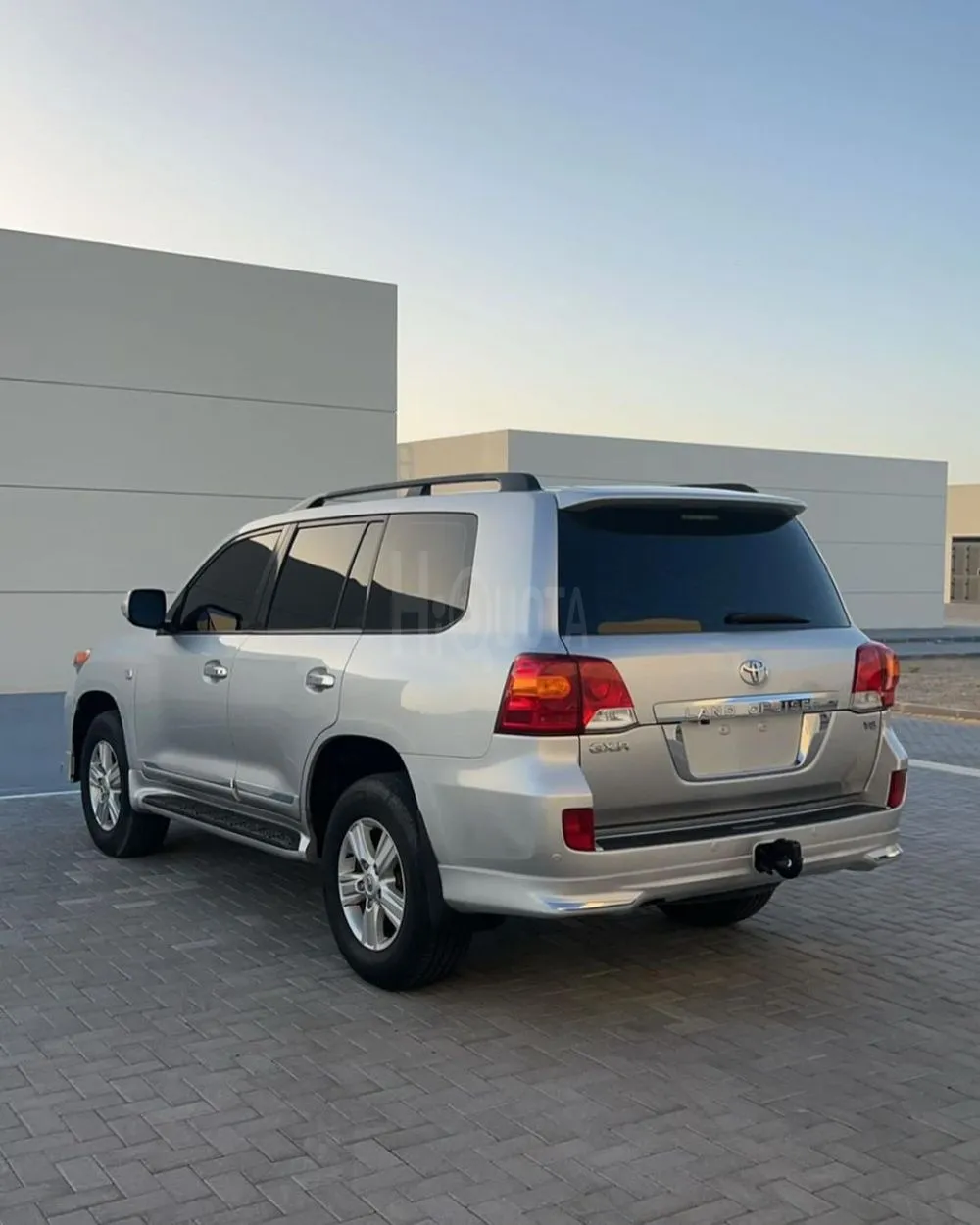 Land Cruiser Model 2010 Status Dye Agency The color is silver inside beige for sale on HiQuota