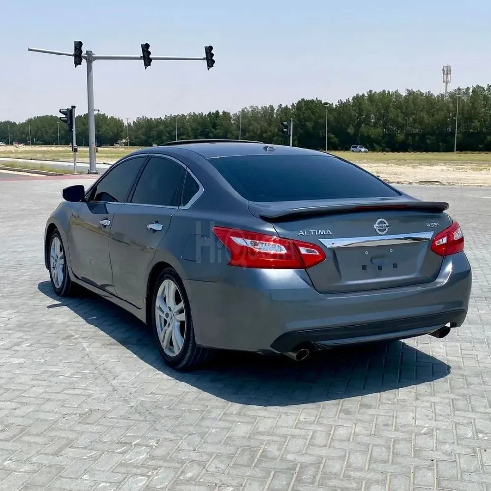 Nissan Altima SL 2016 model Six cylinder Full option sunroof