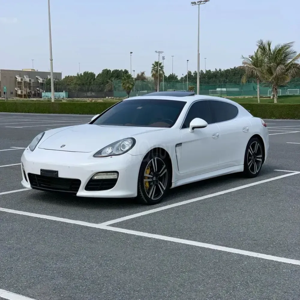 Porsche Panamera S Gulf 8 cylinder Without any accidents Use first owner liters 4.8 2012 model