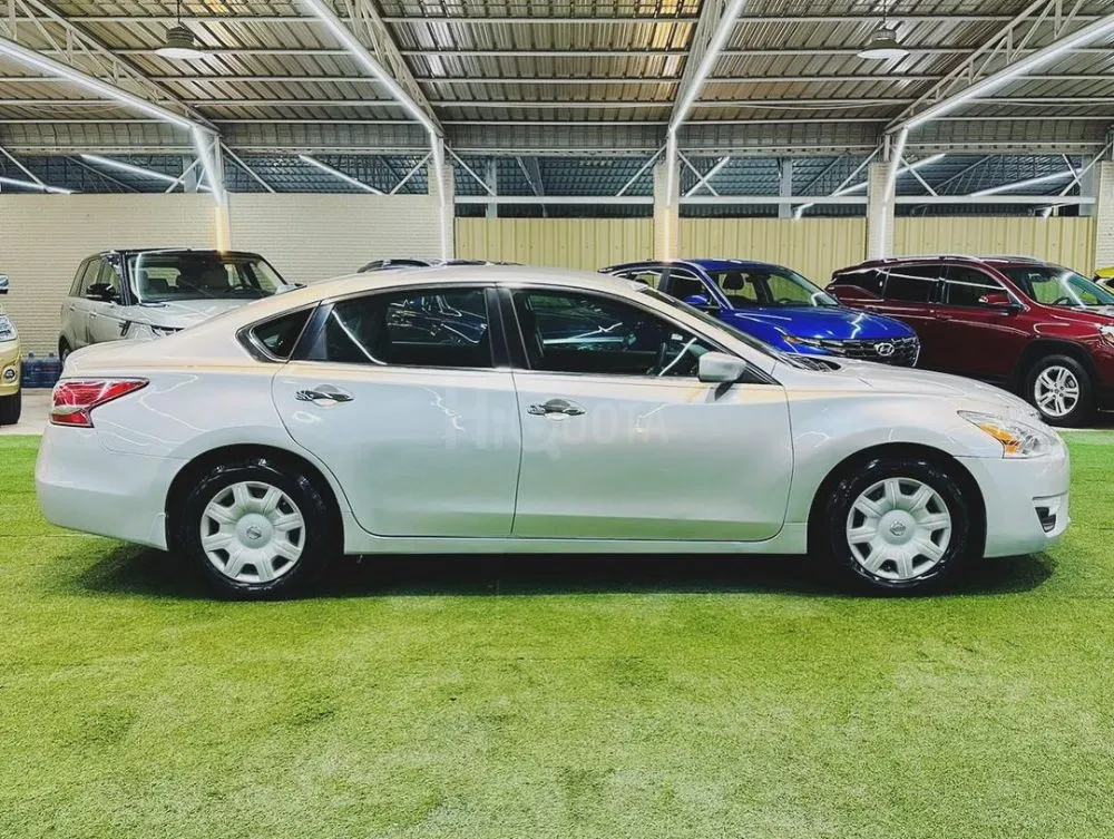 Nissan Altima 2014 model, American specifications, agency paint for sale on HiQuota