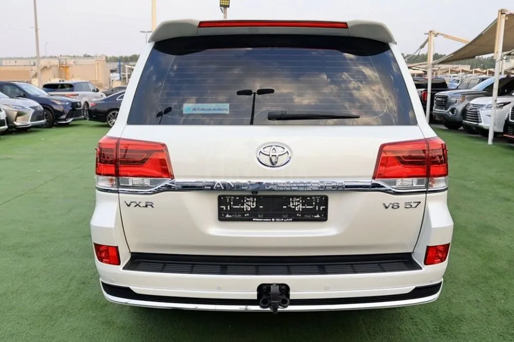 TOYOTA LAND CRUISER 2021 VXR GCC 5.7 for sale on HiQuota